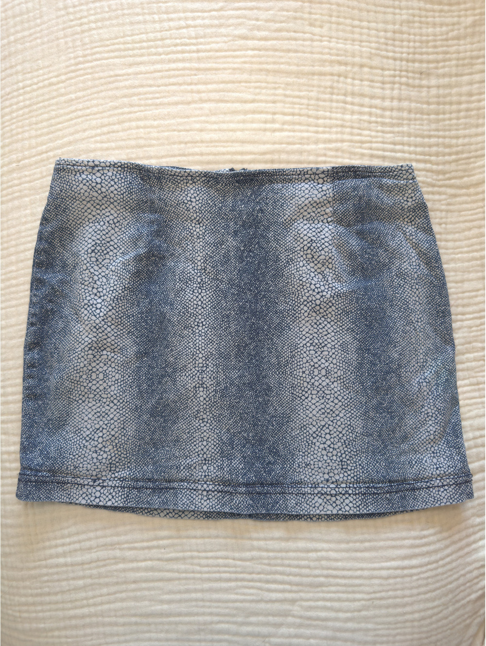 Vintage Guess Jeans 90’s Y2K Blue White snakeskin mini skirt